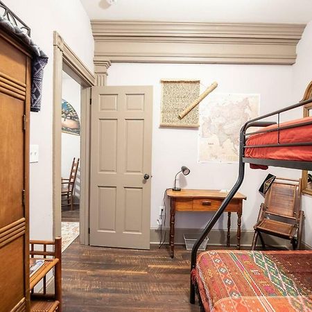 Апартаменты Cozy Hideaway In The Heart Of Ланкастер Экстерьер фото